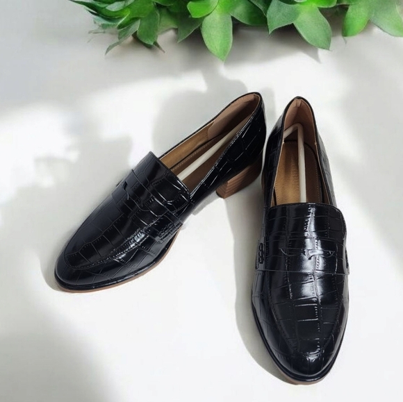 Shoes - ‼️NEW IN‼️Black Croc-Embossed Loafers 8.5